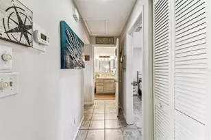 3325 37th Way S, Saint Petersburg, FL 33711 - Photo 9