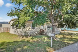 917 50th Ave Terrace W, Bradenton, FL 34207 - Photo 3