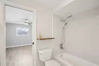 2180 Dolphin Boulevard S, Saint Petersburg, FL 33707 - Photo 25