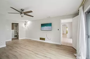 2180 Dolphin Blvd S, Saint Petersburg, FL 33707 - Photo 15