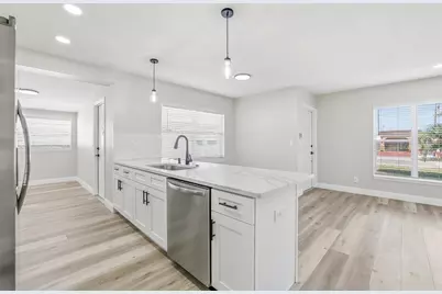 8012 Dell Drive, Tampa, FL 33615 - Photo 7