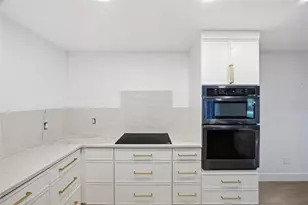 13025 Village Chase Cir, Tampa, FL 33618 - Photo 11