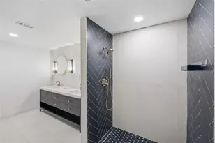 13025 Village Chase Cir, Tampa, FL 33618 - Photo 17