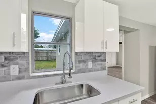 5038 Galaxy Dr, New Port Richey, FL 34652 - Photo 7