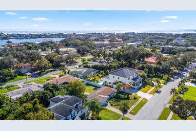 901 Eden Isle Boulevard NE, Saint Petersburg, FL 33704 - Photo 29