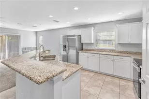 7215 Sterling Point Ct, Gibsonton, FL 33534 - Photo 11