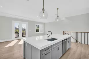 187 145th Ave E, Saint Petersburg, FL 33708 - Photo 7