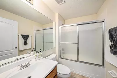 7924 Carriage Pointe Drive, Gibsonton, FL 33534 - Photo 13