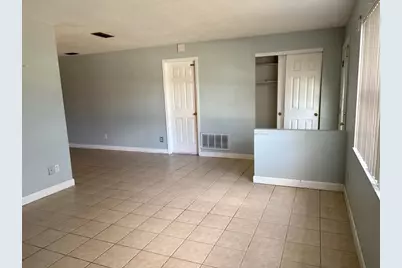 1854 76th Avenue N, Saint Petersburg, FL 33702 - Photo 3