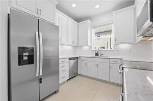 1066 Amber Leaf Trl, Wesley Chapel, FL 33544 - Photo 5