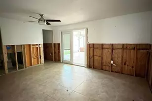 9045 3rd St N, Saint Petersburg, FL 33702 - Photo 15