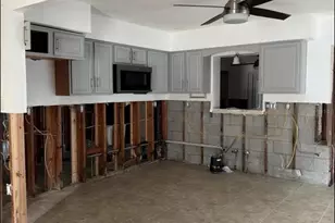 9045 3rd St N, Saint Petersburg, FL 33702 - Photo 5
