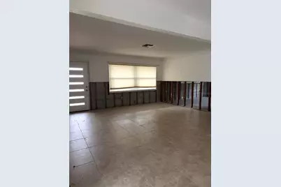 9045 3rd St N, Saint Petersburg, FL 33702 - Photo 3
