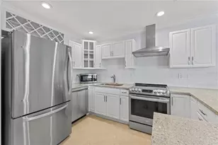4794 Cobia Dr SE, Saint Petersburg, FL 33705 - Photo 9