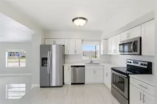 318 Country Club Dr, Oldsmar, FL 34677 - Photo 11