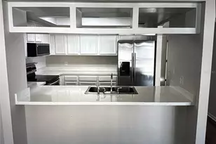 4755 Puritan Cir, Tampa, FL 33617 - Photo 7