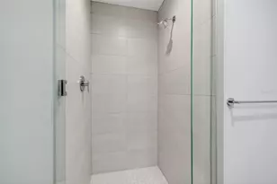 275 1st Ave S, Saint Petersburg, FL 33701 - Photo 17