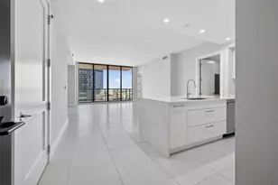 275 1st Ave S, Saint Petersburg, FL 33701 - Photo 9