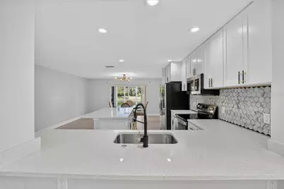 10830 Lake Saint Charles Boulevard, Riverview, FL 33578 - Photo 9