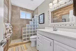 2040 World Pkwy Blvd, Clearwater, FL 33763 - Photo 15