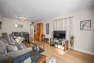 242 Sky Loch Dr E, Dunedin, FL 34698 - Photo 3