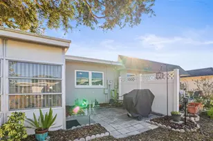 242 Sky Loch Dr E, Dunedin, FL 34698 - Photo 23