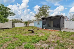 8611 Chinaberry Dr, Tampa, FL 33637 - Photo 5