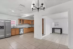 8611 Chinaberry Dr, Tampa, FL 33637 - Photo 21