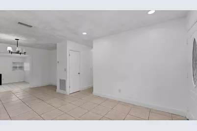 8611 Chinaberry Drive, Tampa, FL 33637 - Photo 23