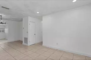 8611 Chinaberry Dr, Tampa, FL 33637 - Photo 23