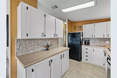 35921 Hermoso Lane, Zephyrhills, FL 33541 - Photo 17