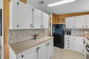 35921 Hermoso Ln, Zephyrhills, FL 33541 - Photo 17