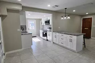 7523 Meadowlawn Dr N, Saint Petersburg, FL 33702 - Photo 7