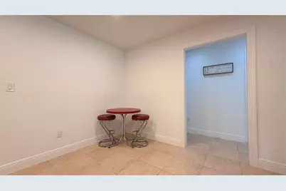 1667 N Dakota Avenue NE, Saint Petersburg, FL 33703 - Photo 11