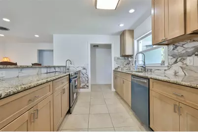 1667 N Dakota Avenue NE, Saint Petersburg, FL 33703 - Photo 5