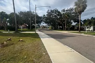 5116 Venetian Blvd NE, Saint Petersburg, FL 33703 - Photo 3