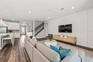 7437 Summer Ct, Sarasota, FL 34231 - Photo 9