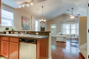 2123 W Spruce St, Tampa, FL 33607 - Photo 11