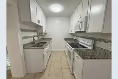 4727 W Wallcraft Avenue, Tampa, FL 33611 - Photo 7