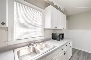 2402 W North B St, Tampa, FL 33609 - Photo 11