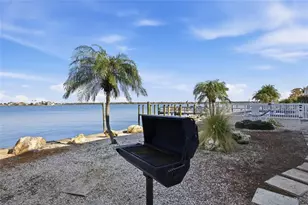 16 Paradise Ln, Saint Petersburg, FL 33706 - Photo 19