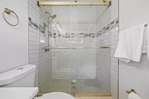 248 79th Ave NE, Saint Petersburg, FL 33702 - Photo 21