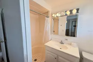 653 Mt Lancaster Ave NE, Saint Petersburg, FL 33702 - Photo 7