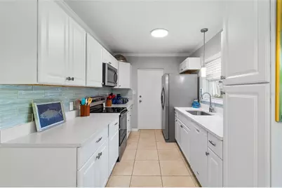 9717 54th Avenue N, Saint Petersburg, FL 33708 - Photo 13