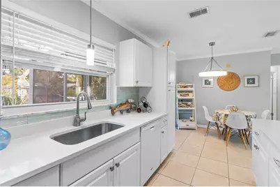 9717 54th Avenue N, Saint Petersburg, FL 33708 - Photo 11