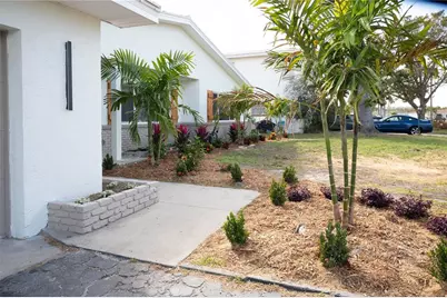 6613 Blue Heron Drive S, Saint Petersburg, FL 33707 - Photo 5