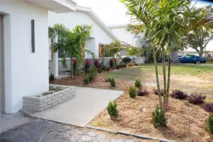 6613 Blue Heron Dr S, Saint Petersburg, FL 33707 - Photo 5