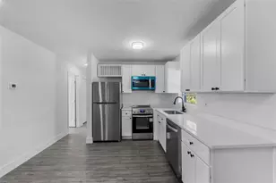 541 E Lime St, Tarpon Springs, FL 34689 - Photo 9