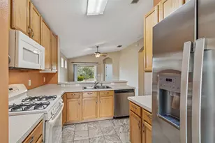 8245 Crescent Moon Dr, New Port Richey, FL 34655 - Photo 11