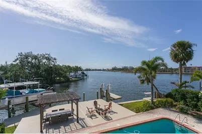 3901 13th Way NE, Saint Petersburg, FL 33703 - Photo 3